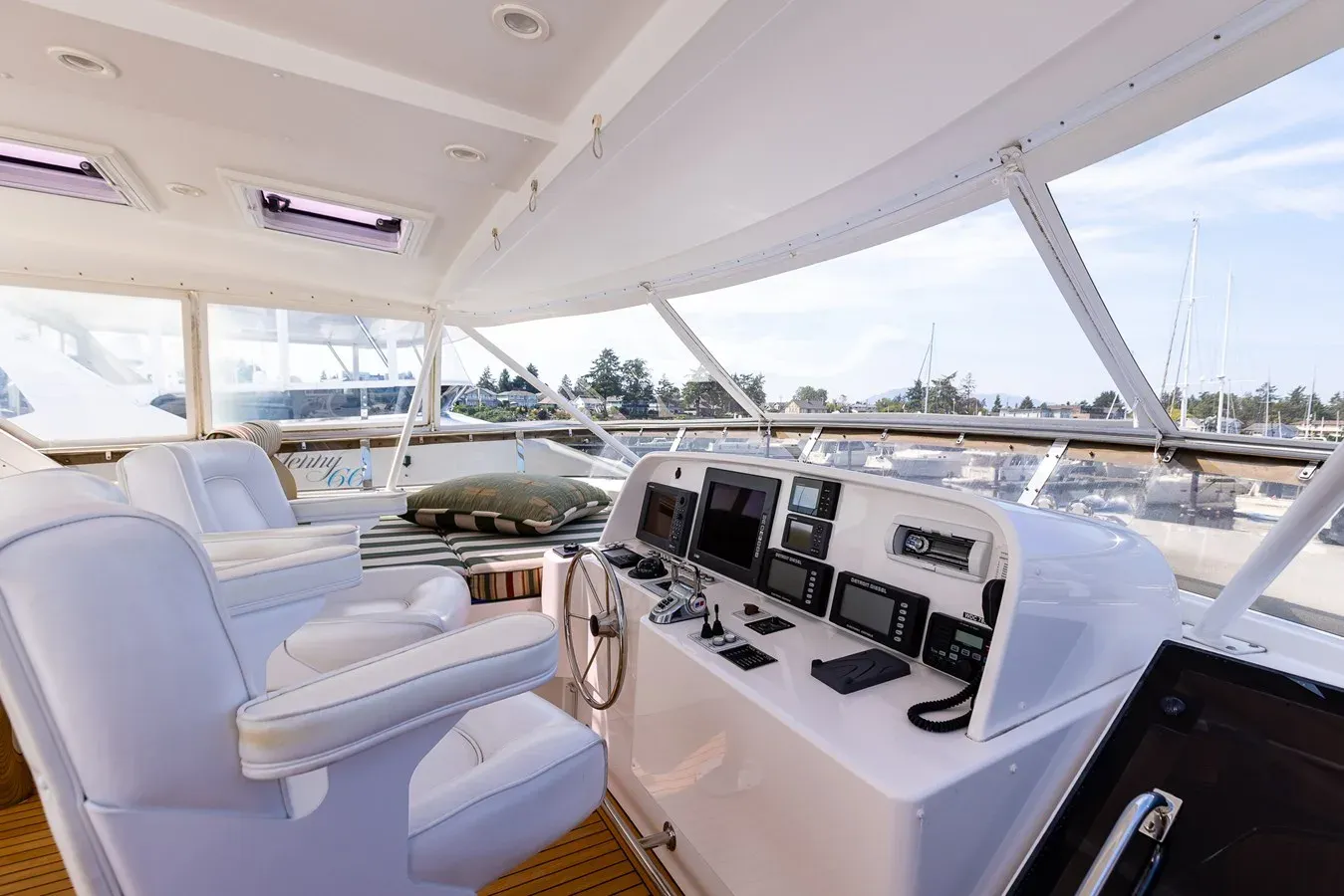 Dawn Trader VII 86 Raised Pilothouse