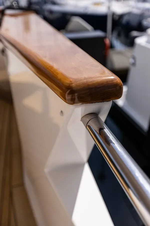 Купить Dawn Trader VII 86 Raised Pilothouse
