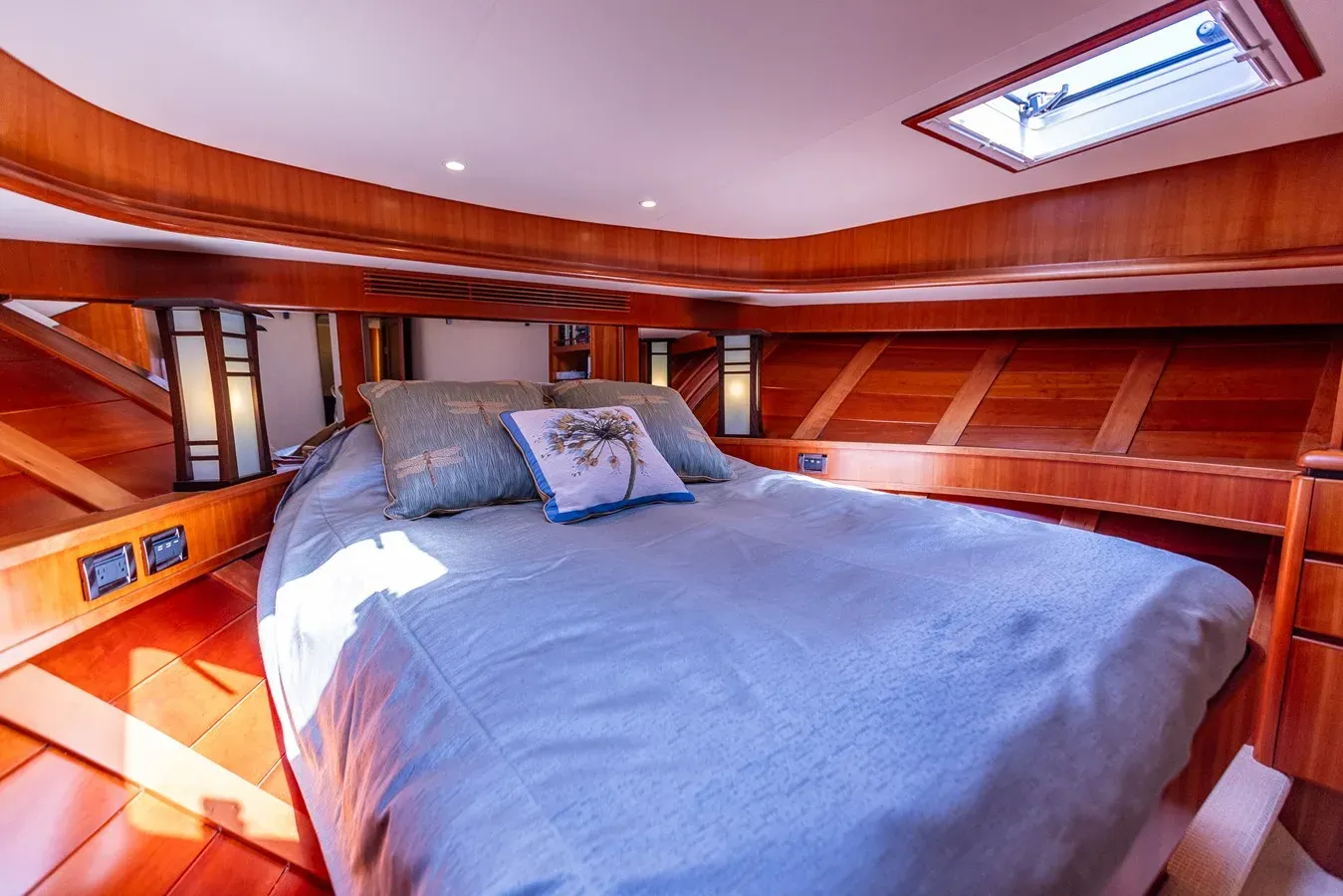 Купить яхту Dawn Trader VII - WEST BAY в Shestakov Yacht Sales