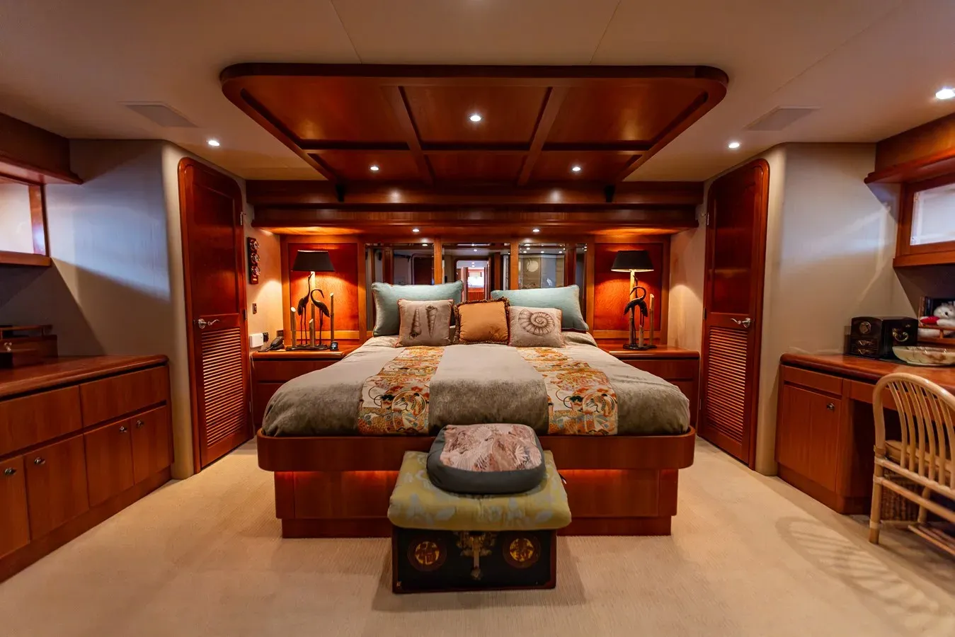 Купить яхту Dawn Trader VII в Shestakov Yacht Sales