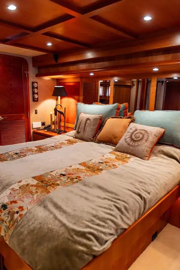 Продажа яхты Dawn Trader VII 86 Raised Pilothouse