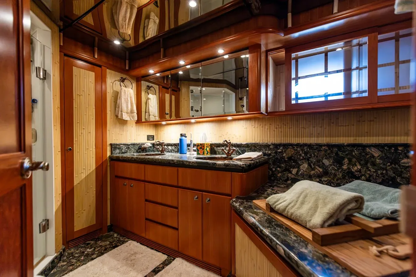 Купить яхту Dawn Trader VII 2005 в Shestakov Yacht Sales