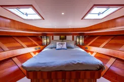 Лучшая цена на Dawn Trader VII 86 Raised Pilothouse