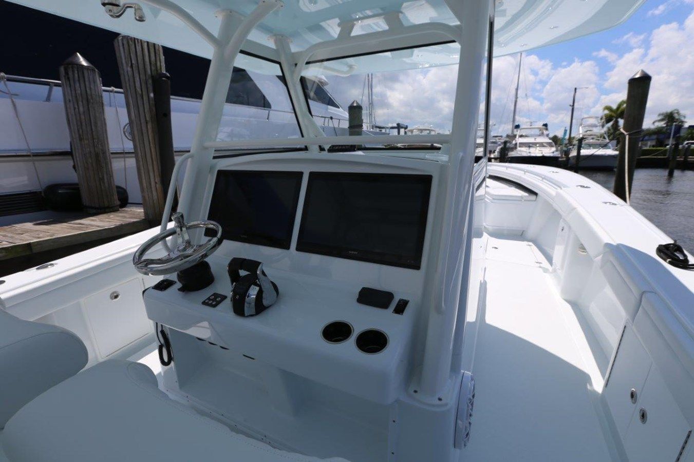 Купить 39 Offshore In Stock! - YELLOWFIN