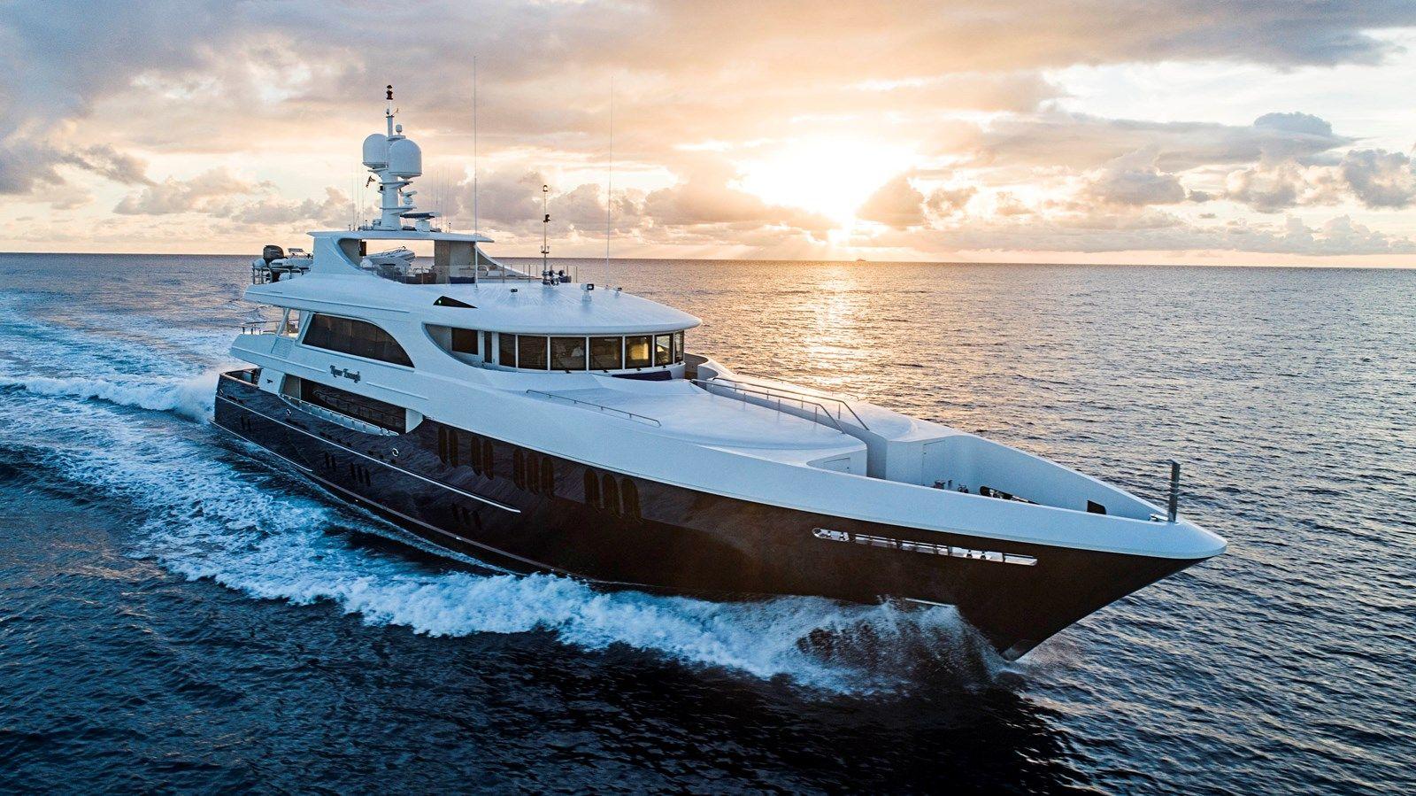 Купить яхту MISS CHRISTINE Tri-Deck MY в Shestakov Yacht Sales
