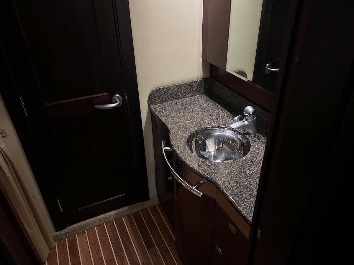 Buy a Sea Ray 2006 at Shestakov Yacht Sales