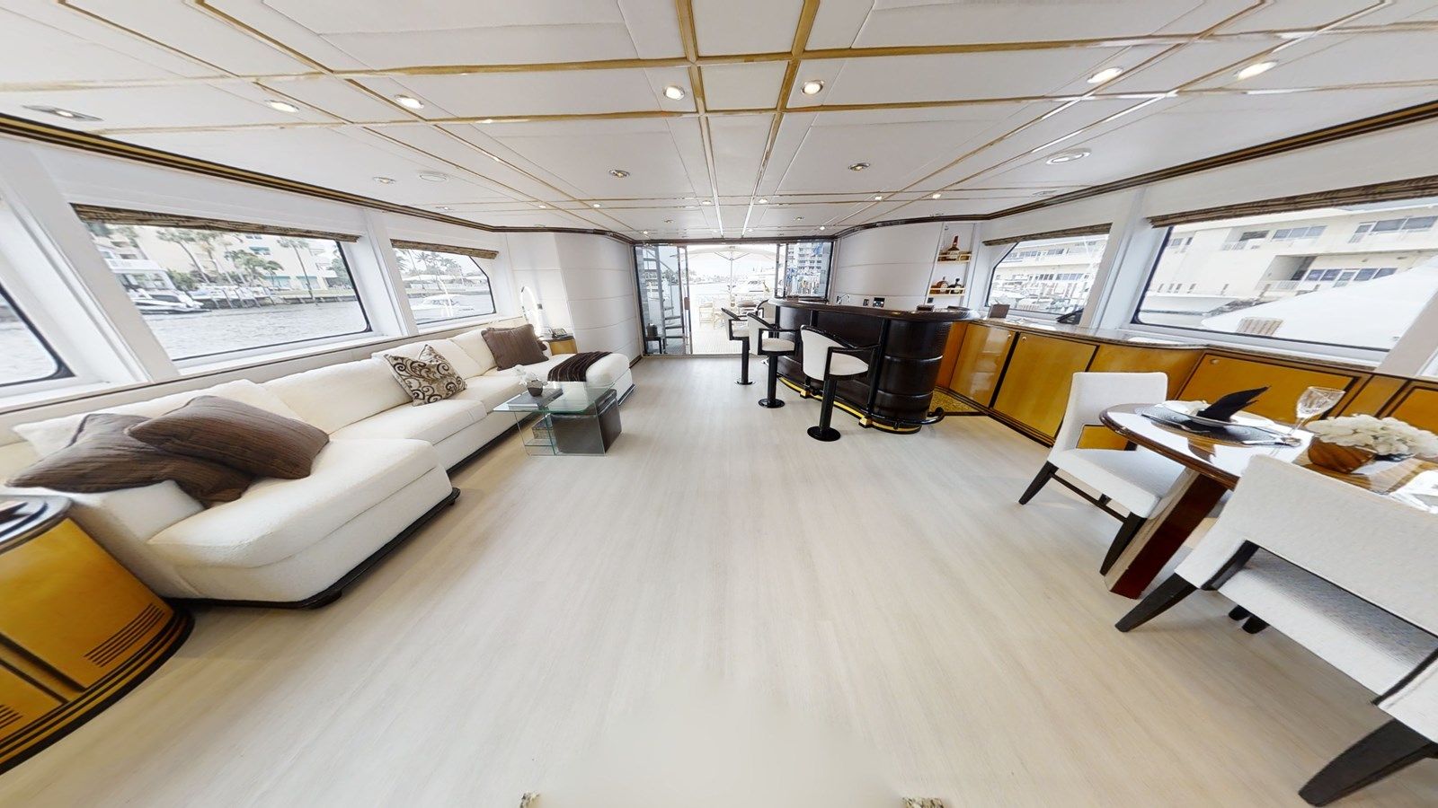 Купить яхту ENTOURAGE Flybridge Fast в Shestakov Yacht Sales