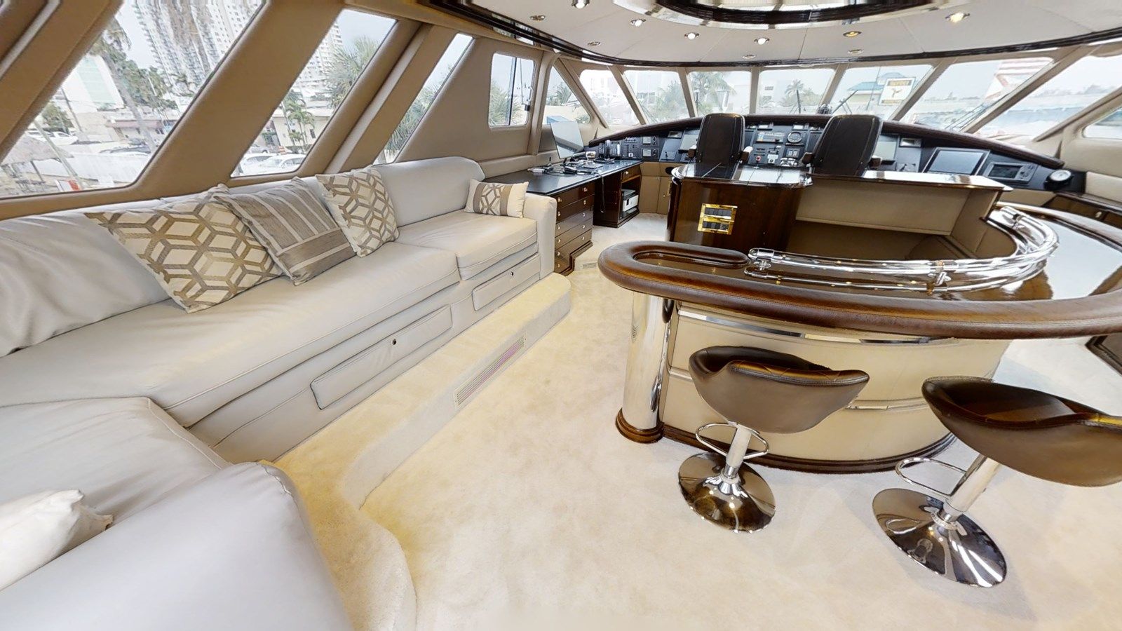 Продажа яхты ENTOURAGE Flybridge Fast