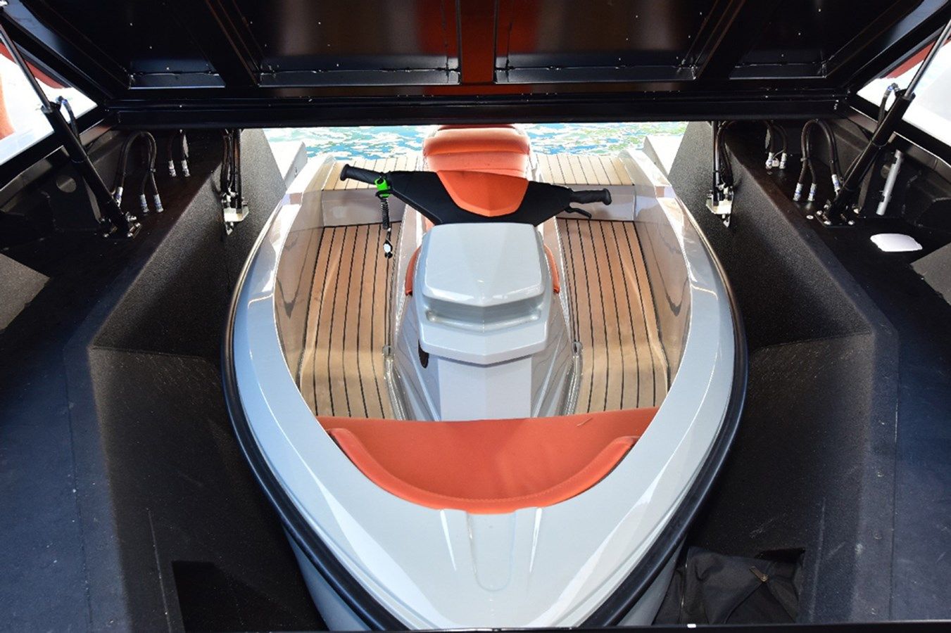 Лучшая цена на No Name - VANQUISH YACHTS