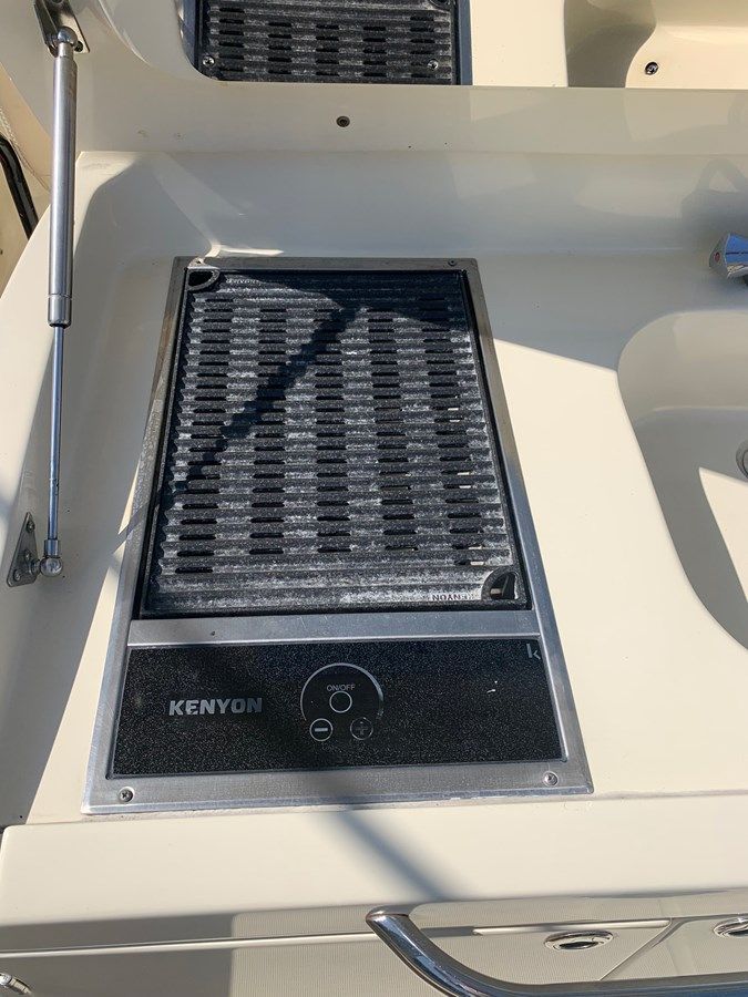 best yacht sales deals 34 Catalina - Chris-Craft