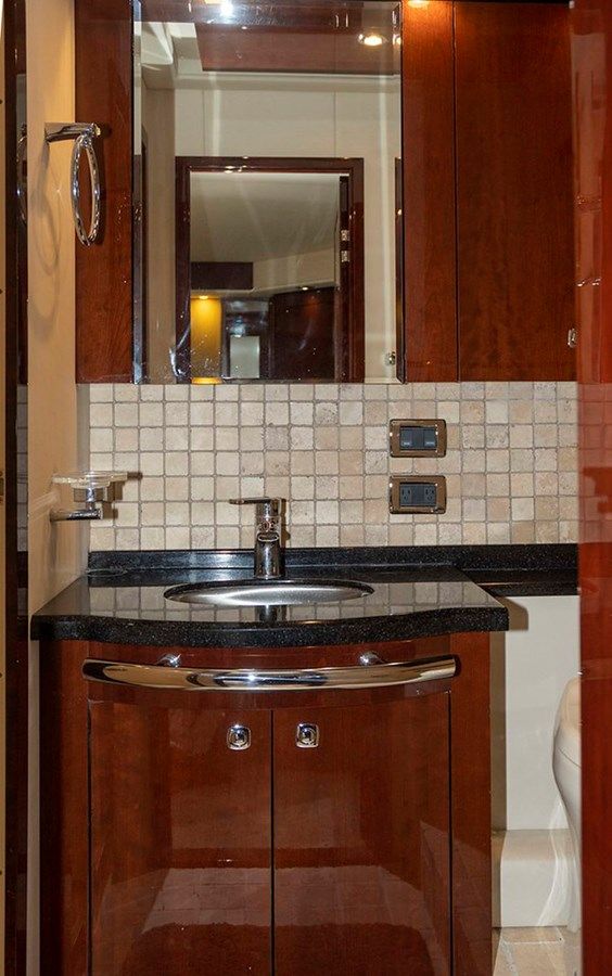 the best price on AT'S AHMIBOTE V - SEA RAY