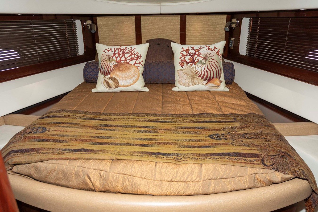 Buy a AT'S AHMIBOTE V - SEA RAY at Shestakov Yacht Sales