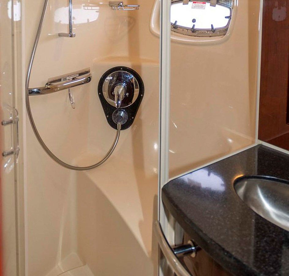 the best price on AT'S AHMIBOTE V - SEA RAY