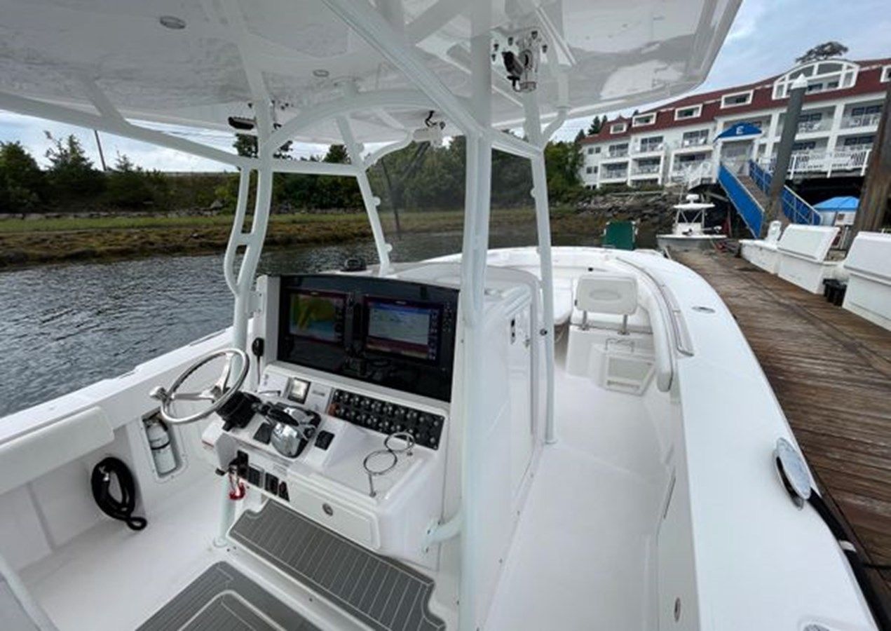 best yacht sales deals 2018 Southport 33 FE 2018