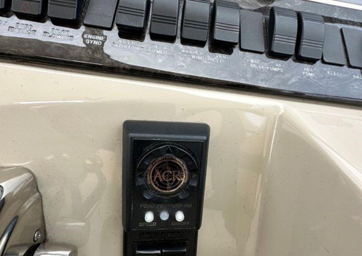 Купить яхту 2005 Sea Ray 390 Motor Yacht - SEA RAY в Shestakov Yacht Sales