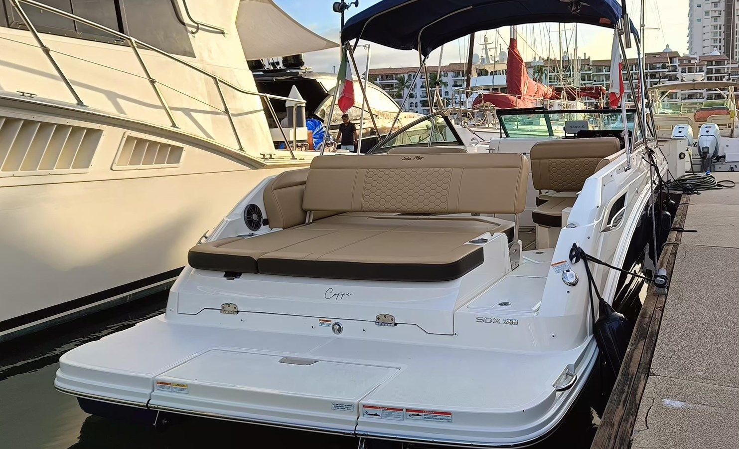 Стоимость яхты 2022 Sea Ray 250 SDX @ Puerto Vallarta 250 SDX