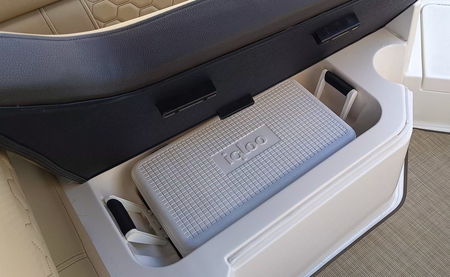 Купить яхту 2022 Sea Ray 250 SDX @ Puerto Vallarta 250 SDX в Shestakov Yacht Sales