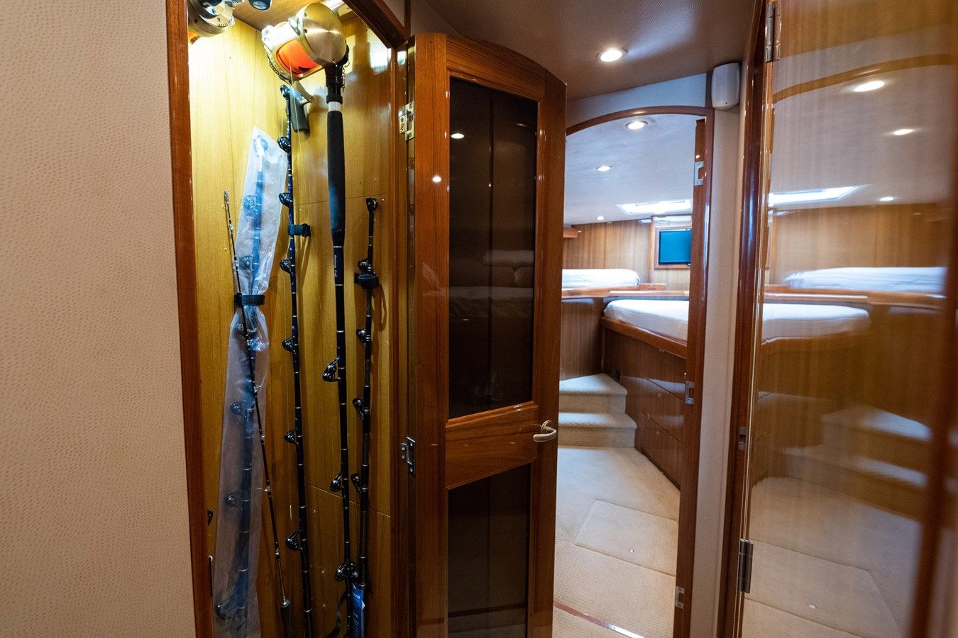 Купить яхту Defiance Convertible в Shestakov Yacht Sales