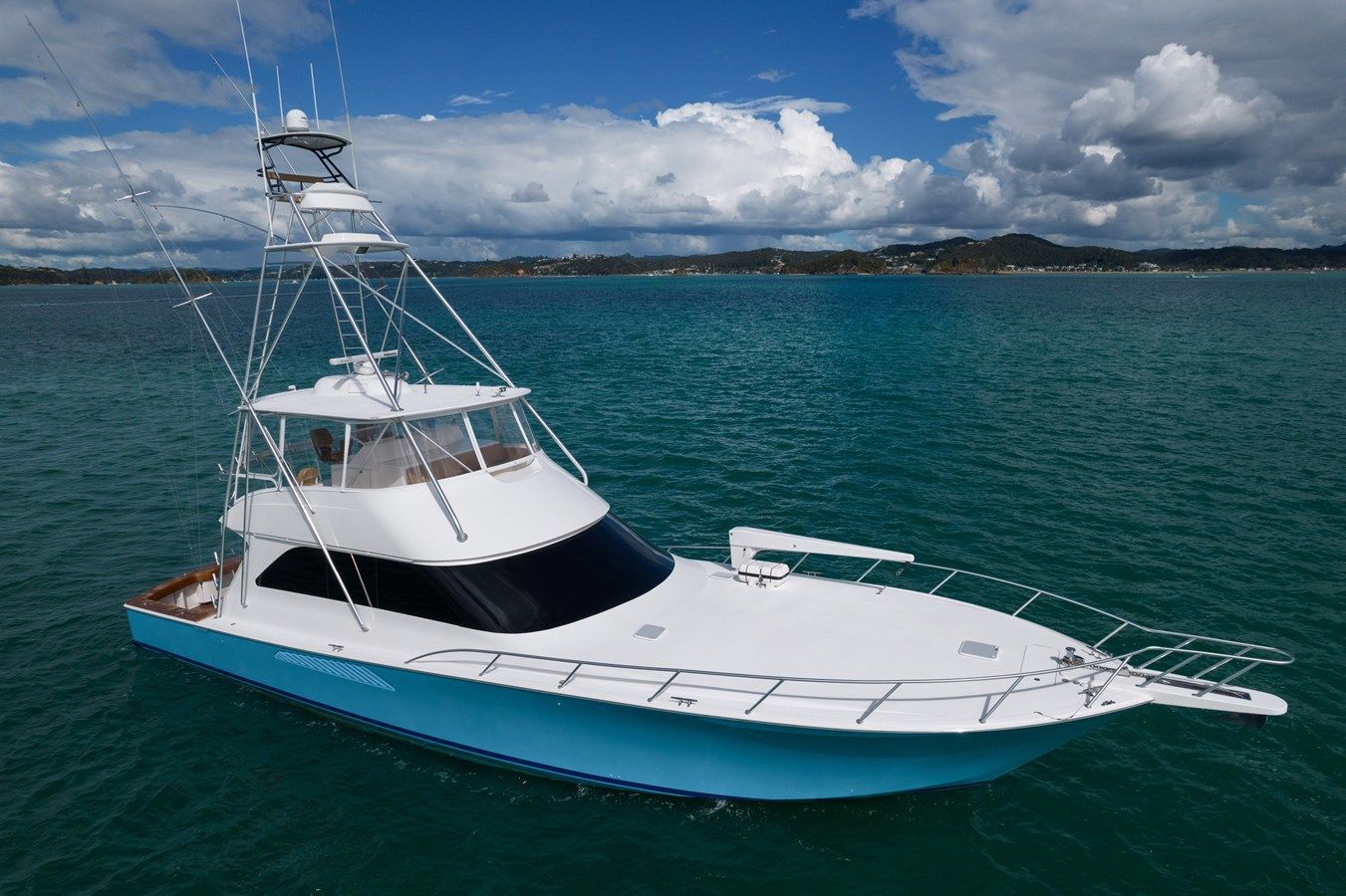 Продажа яхты Defiance Convertible