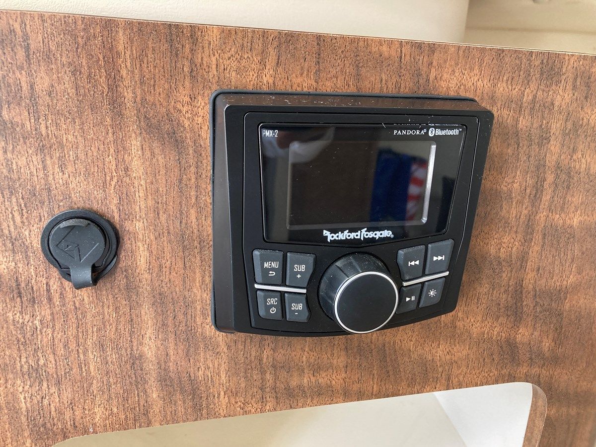 Buy a 290 Walkaround 2017 at Shestakov Yacht Sales