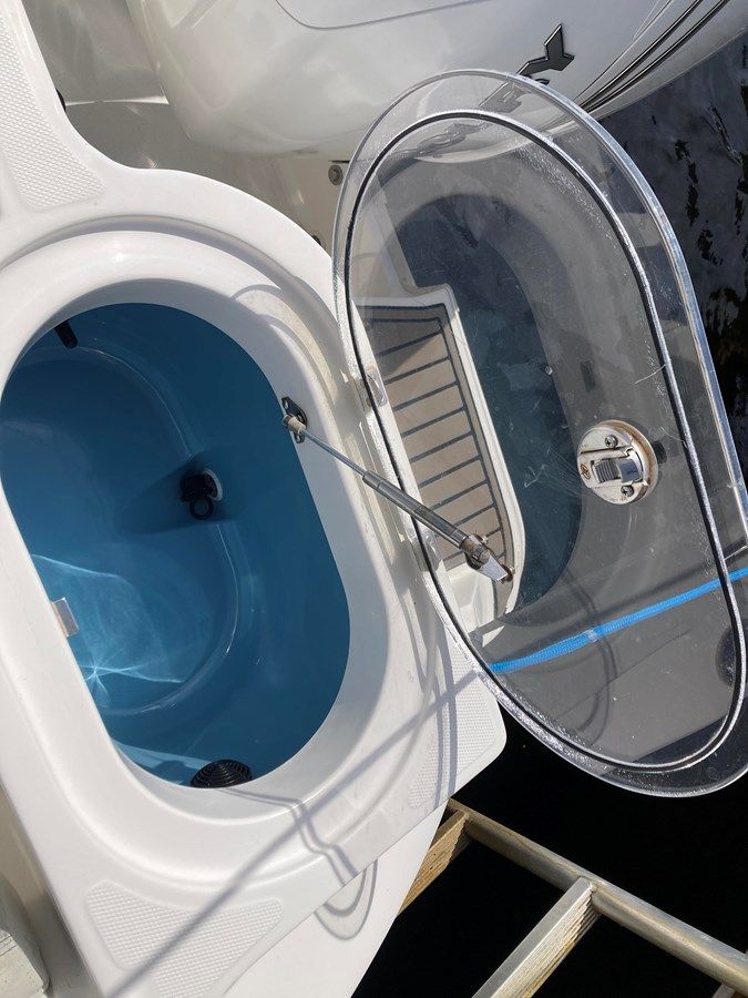 best yacht sales deals 290 Walkaround 2017