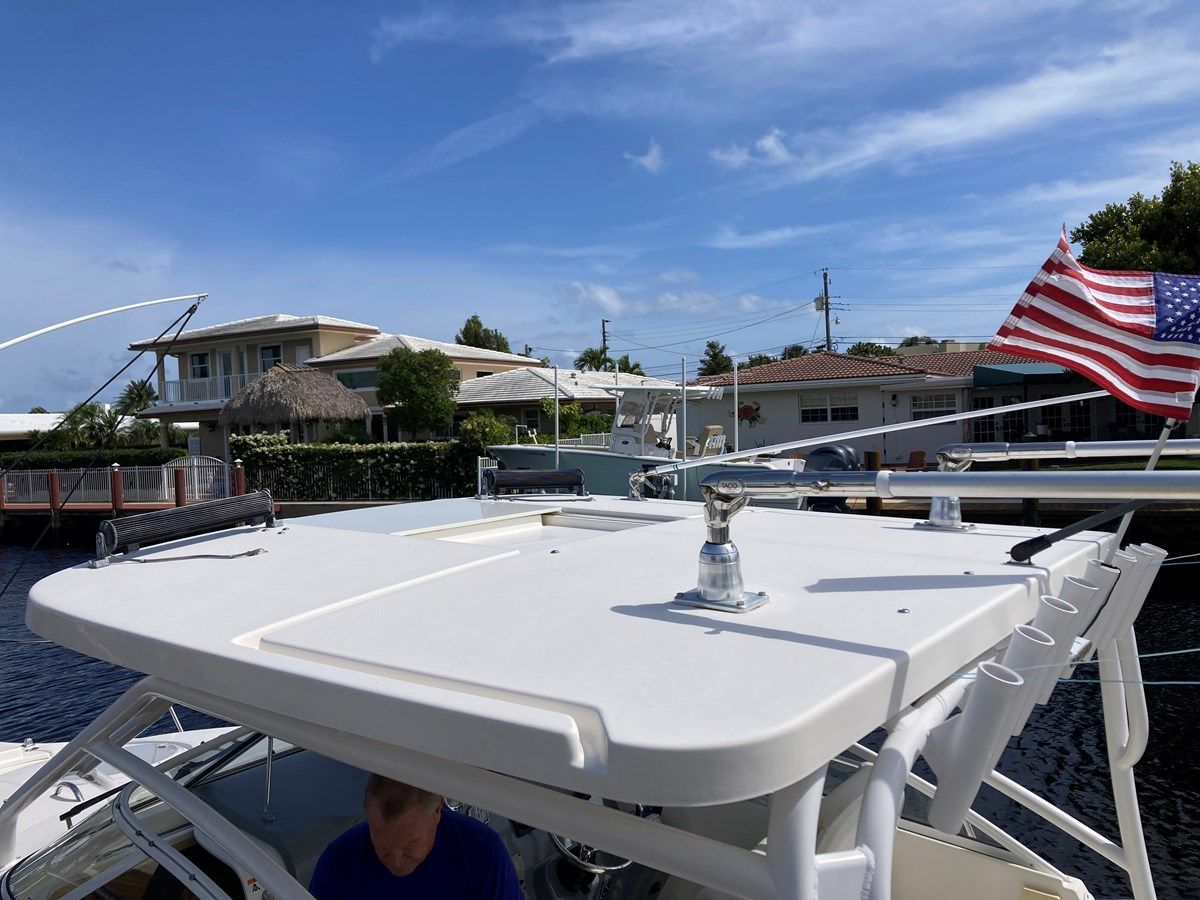 best yacht sales deals 290 Walkaround - STRIPER