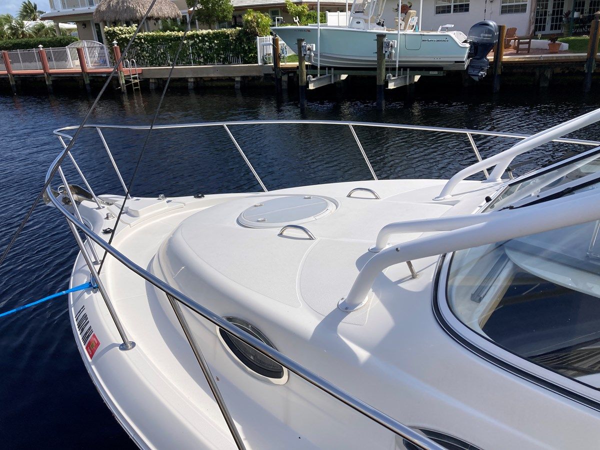 Buy a 290 Walkaround 29 at Shestakov Yacht Sales