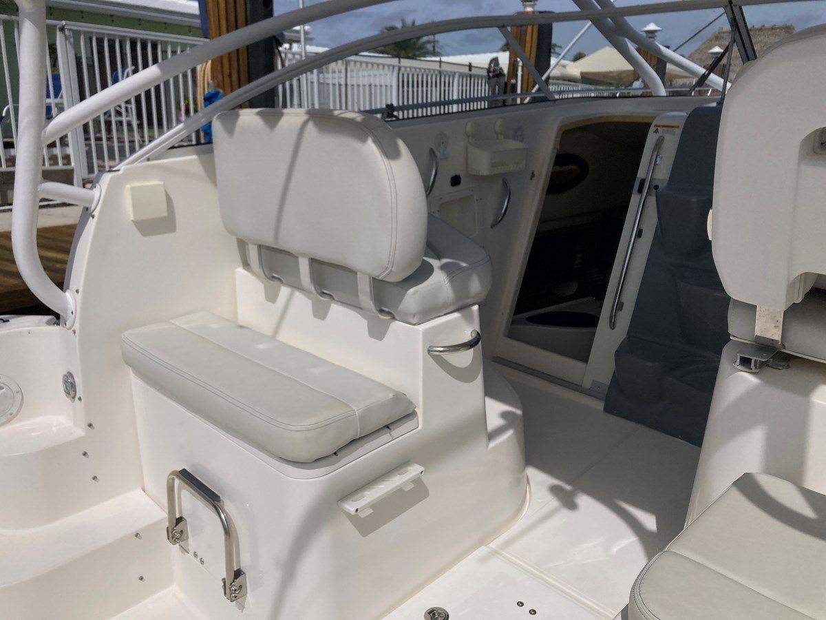 best yacht sales deals 290 Walkaround 29