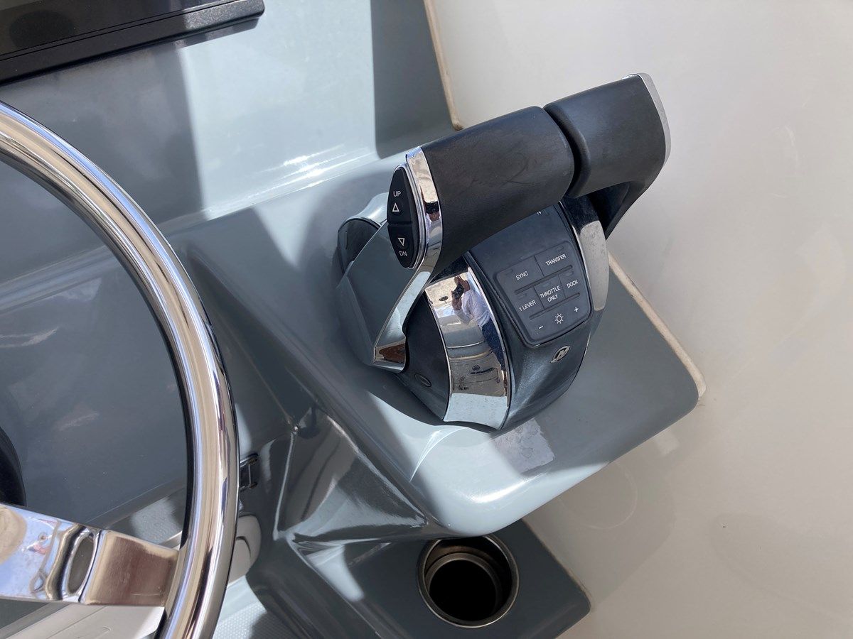 best yacht sales deals 290 Walkaround