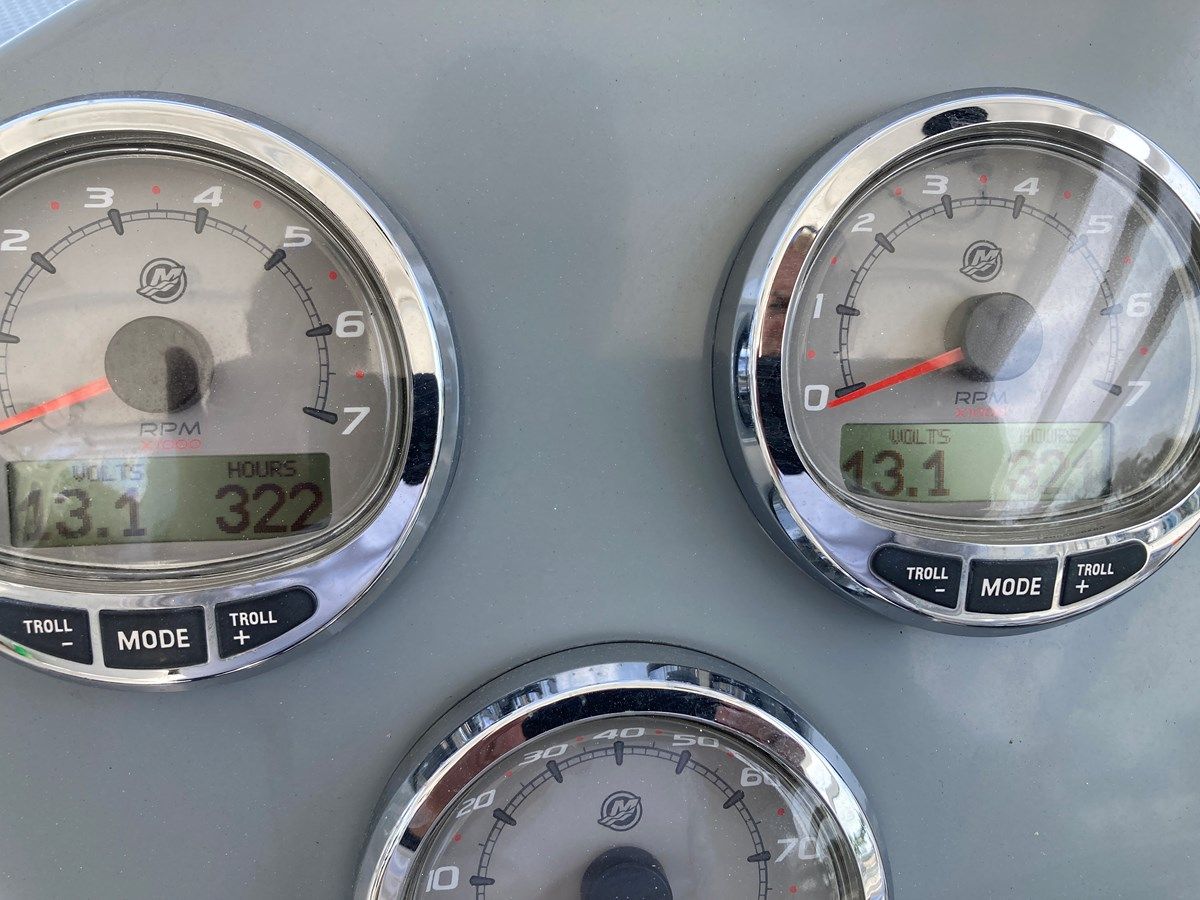 290 Walkaround yacht sale