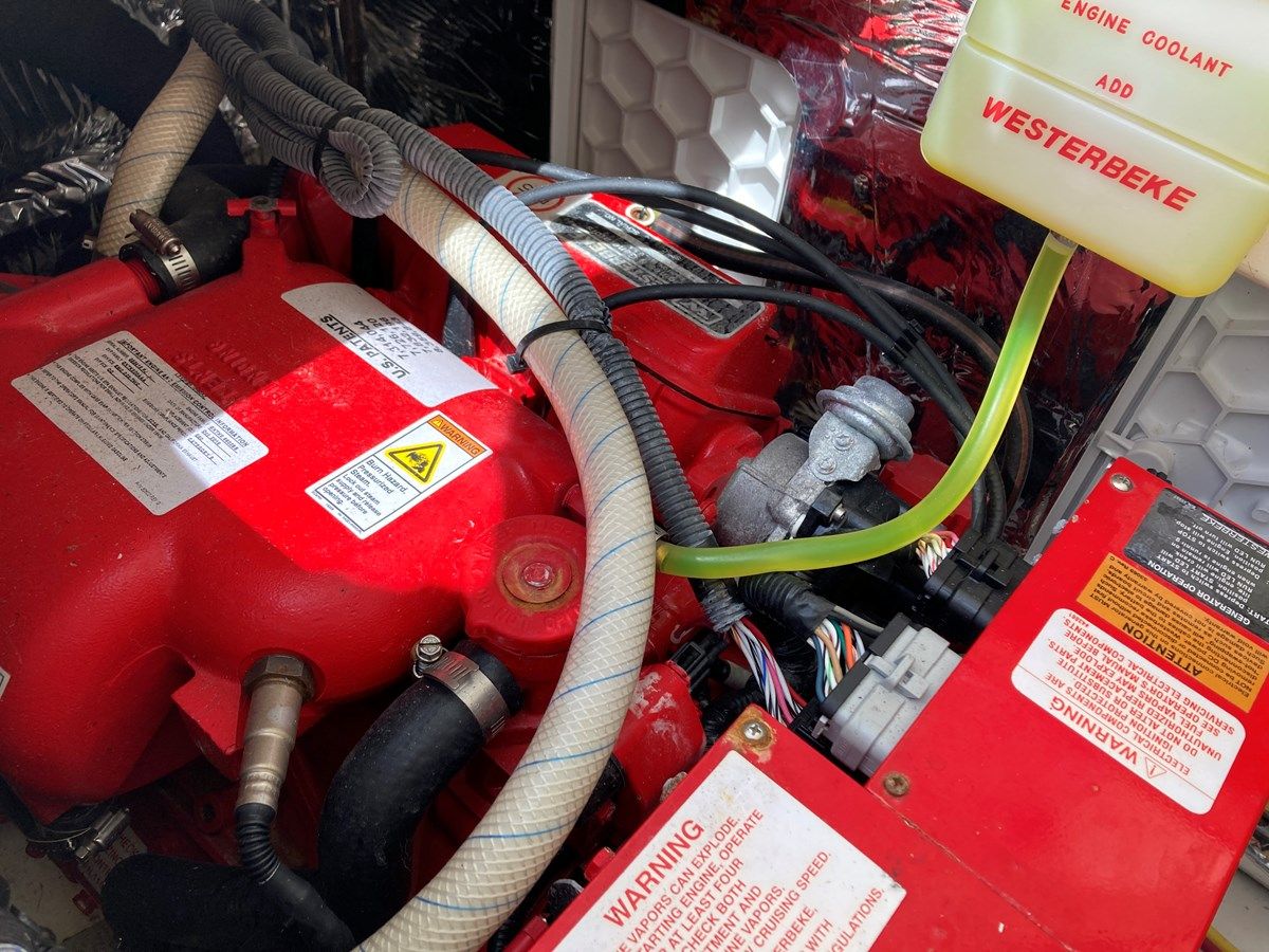 Buy a yacht 290 Walkaround 29