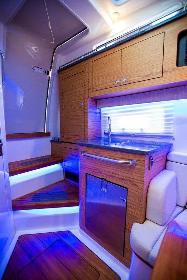 Лучшие предложения покупки яхты 380 Realm - Boston Whaler