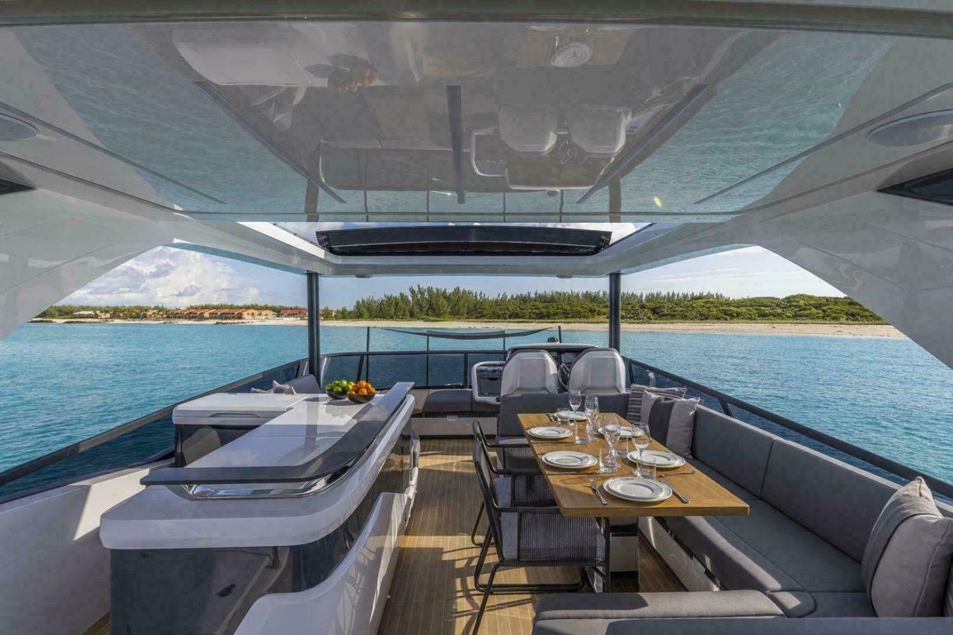 Купить яхту Pearl 72 - PEARL MOTOR YACHTS в Shestakov Yacht Sales