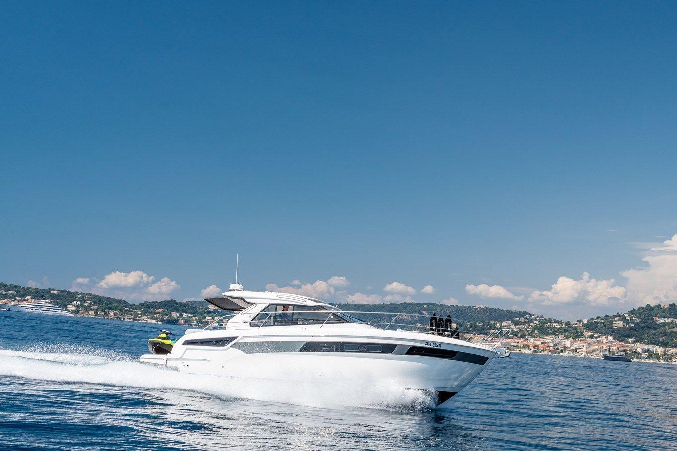 the best price on Bavaria Sport 400 HT