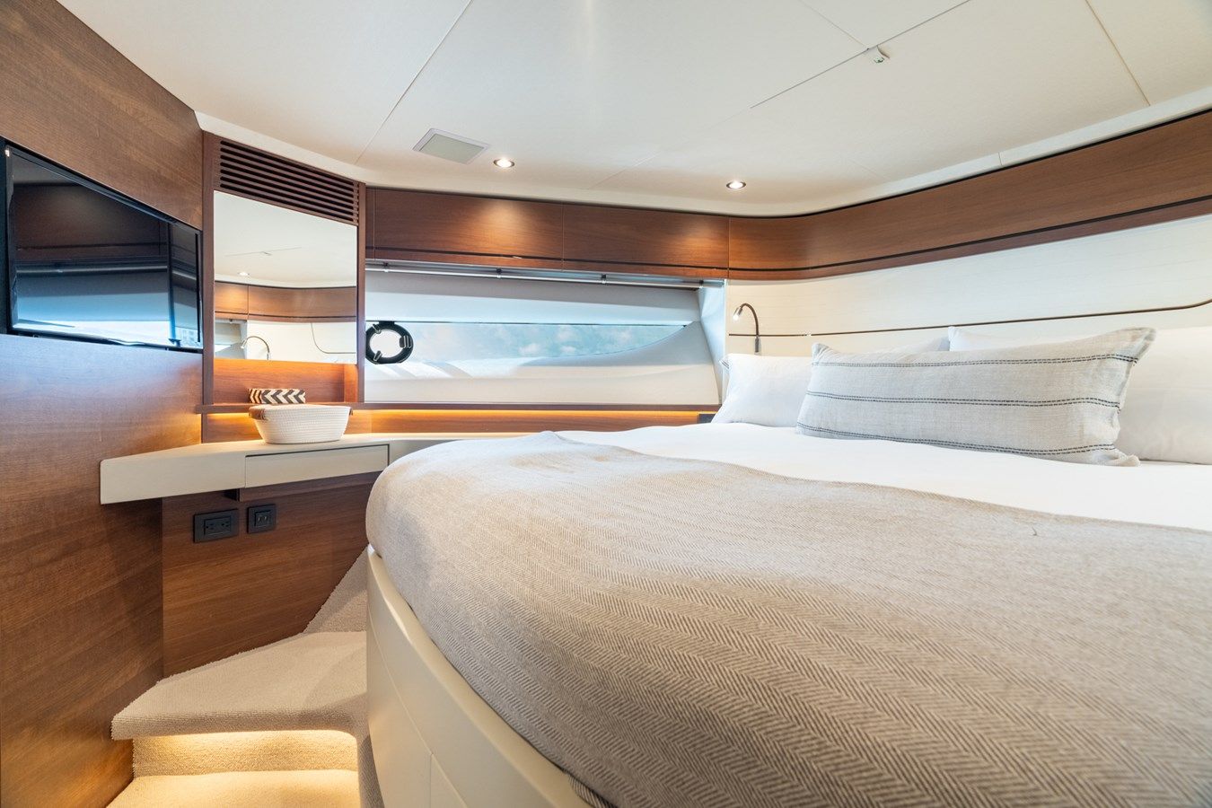 Buy a yacht DEFINITE MAYBE Princess F70