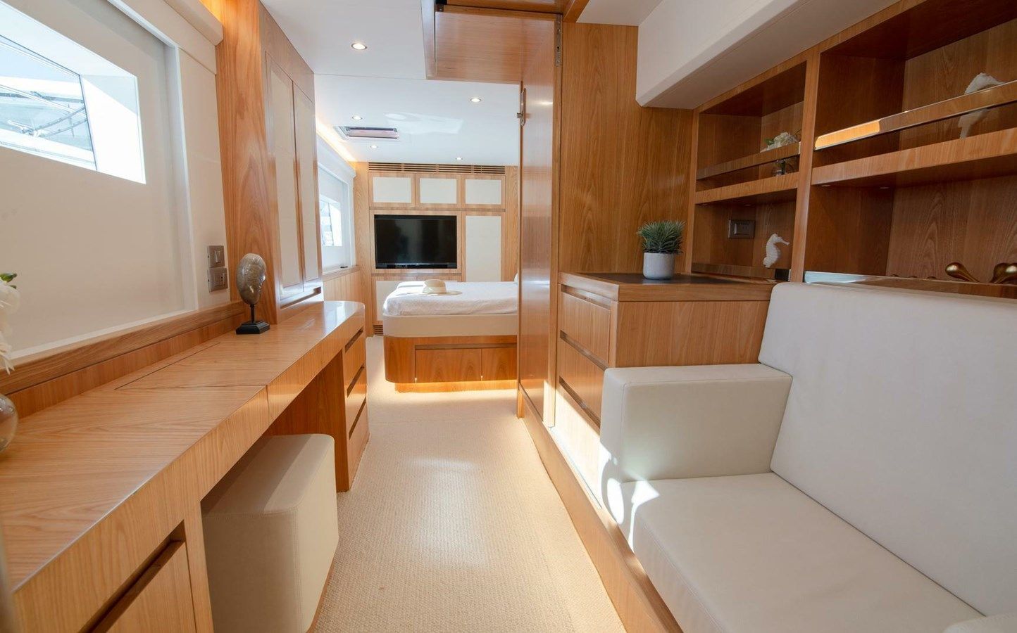 Лучшая цена на 53E ILIAD 2025 53E