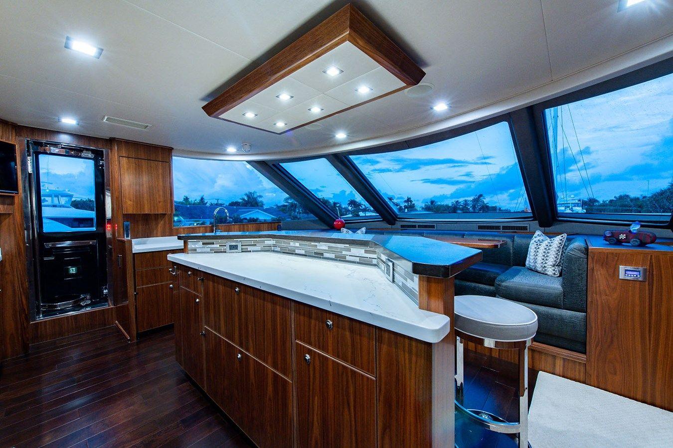 Buy a yacht OBSESSION Enclosed Flybridge
