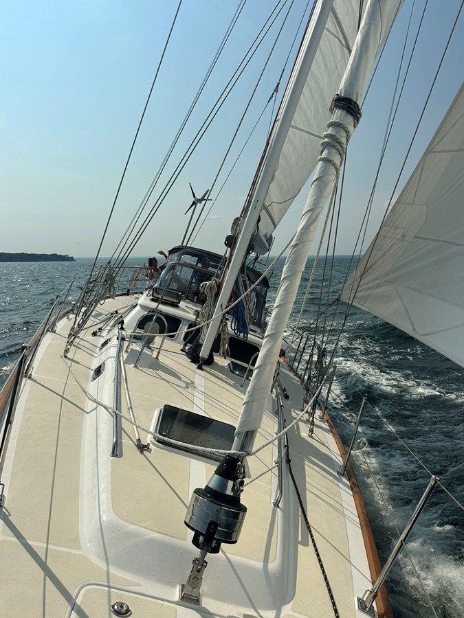 Buy a yacht ACADIA 2009