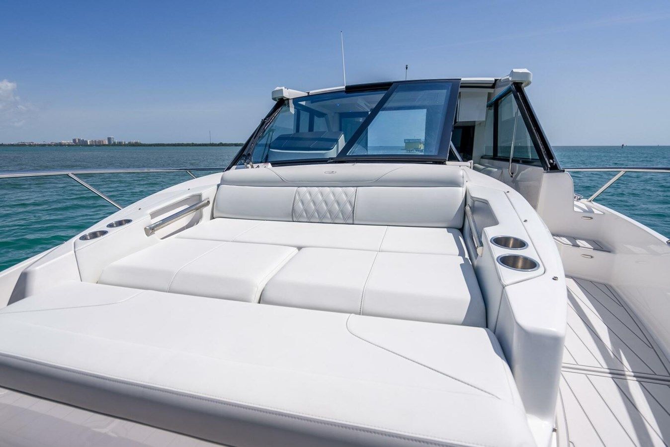 Buy a yacht 36 Regal 2022