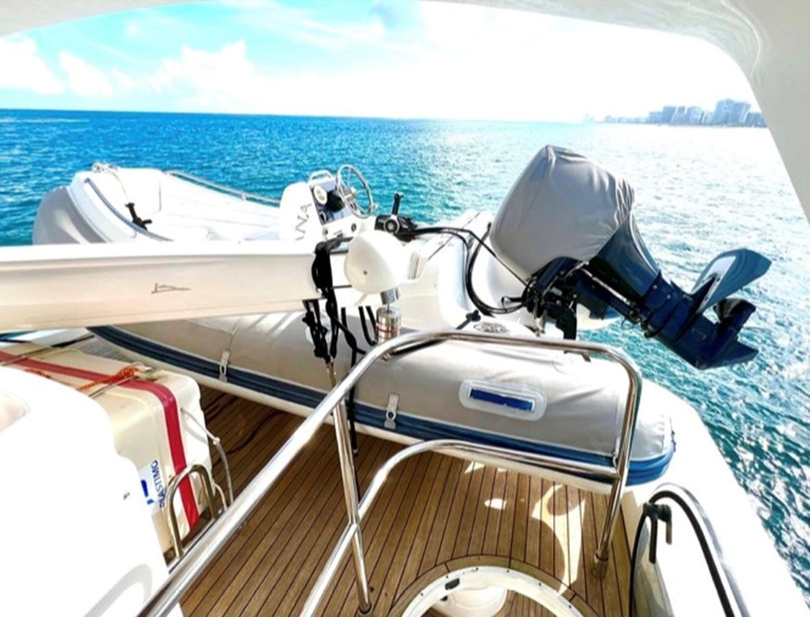 the best price on UNIQ 2008