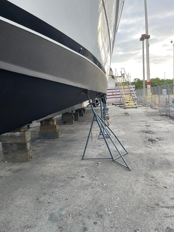 the best price on Painkiller Motoryacht