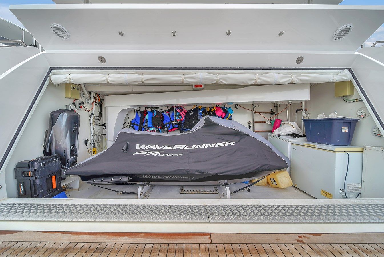 Лучшая цена на 2017 Azimut 30 Metri