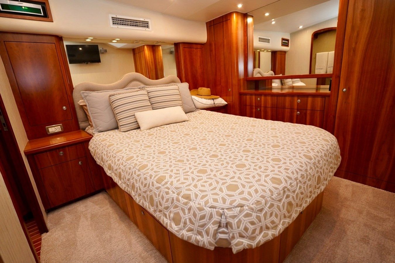 Buy a 2005 Sculley Boat Builders- ROMPEOLA 2005 at Shestakov Yacht Sales