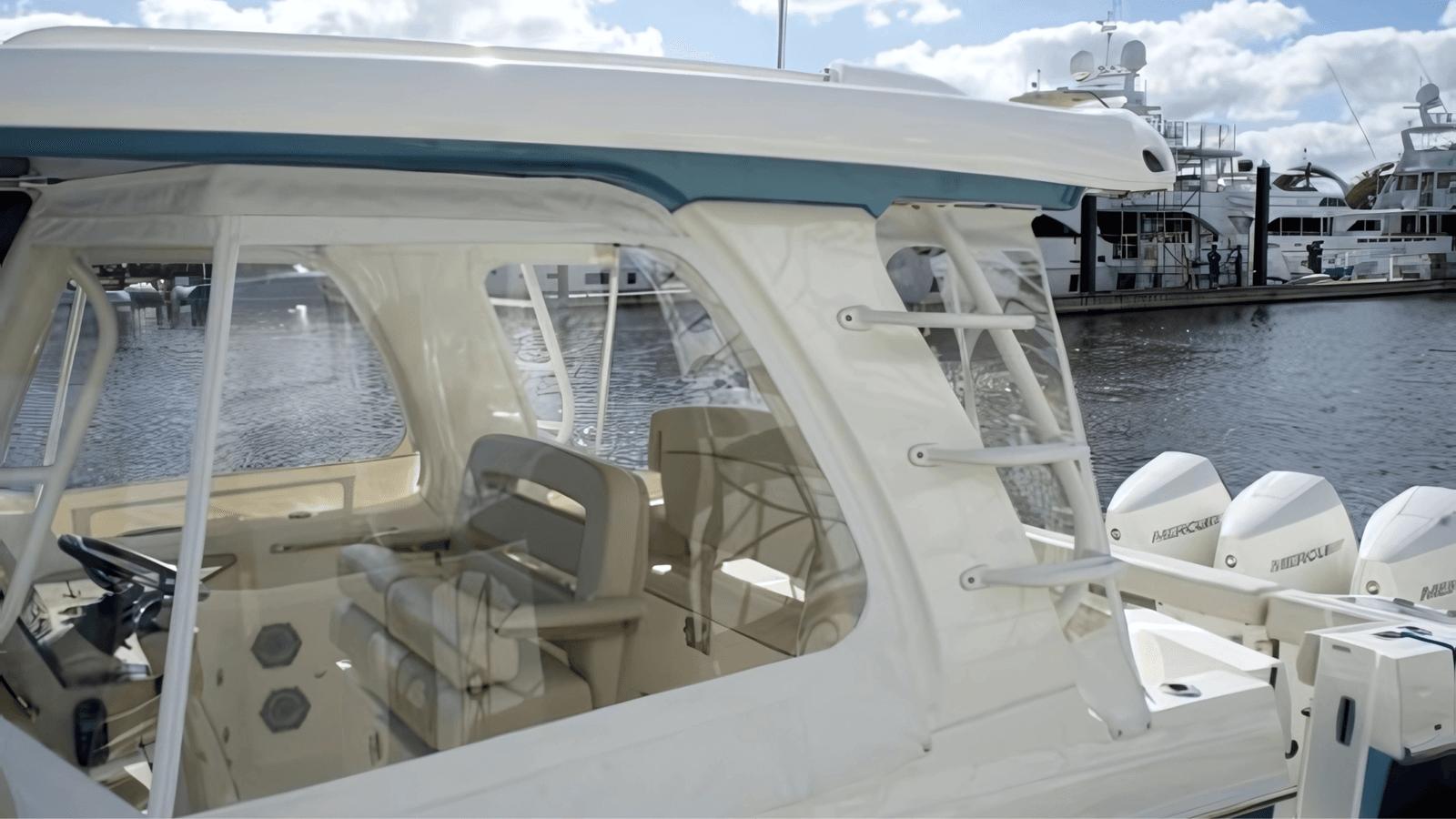 Продажа яхты 35 ft 2020 Boston Whaler 350 Realm, Yacht Kings