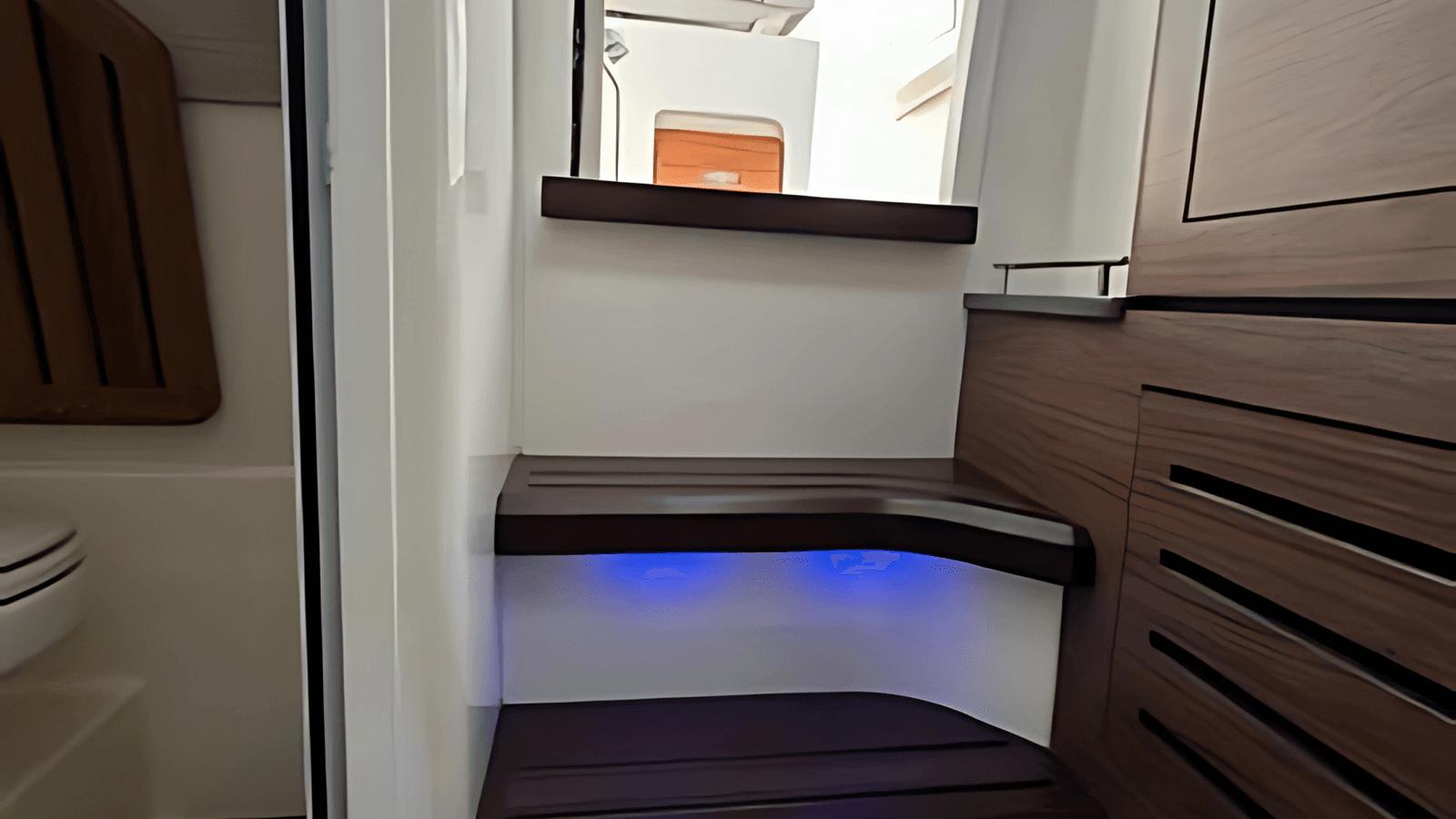 Купить яхту 35 ft 2020 Boston Whaler 350 Realm, Yacht Kings 35 в Shestakov Yacht Sales