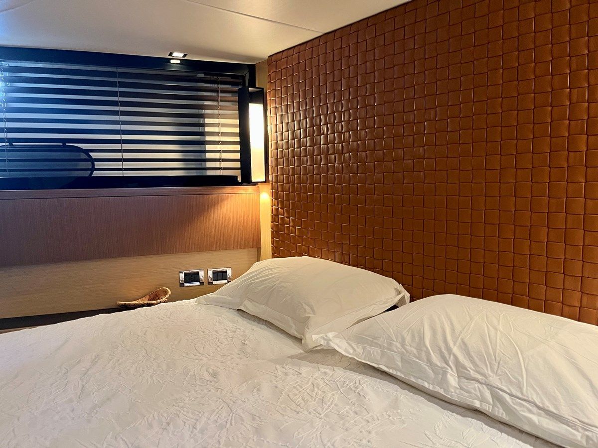 Стоимость яхты CHARISMA II - Azimut Yachts