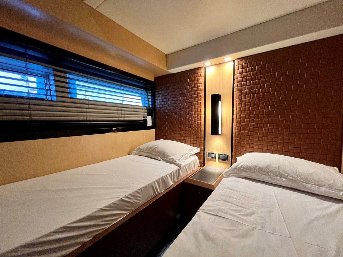 Купить CHARISMA II - Azimut Yachts