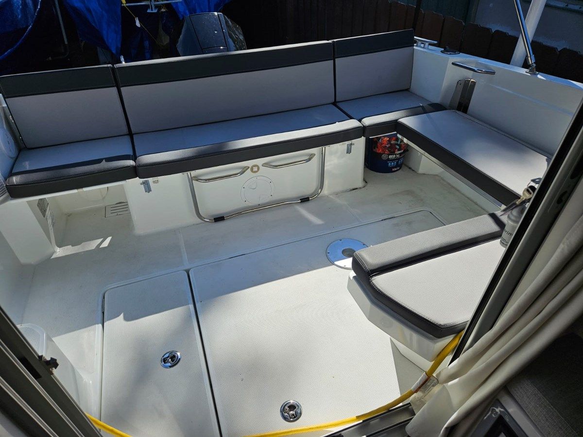 Buy a yacht 2023 Jeanneau NC795 S2 NC795 S2