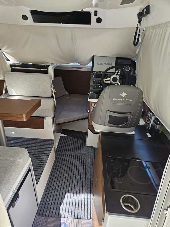 Buy a yacht 2023 Jeanneau NC795 S2 - Jeanneau