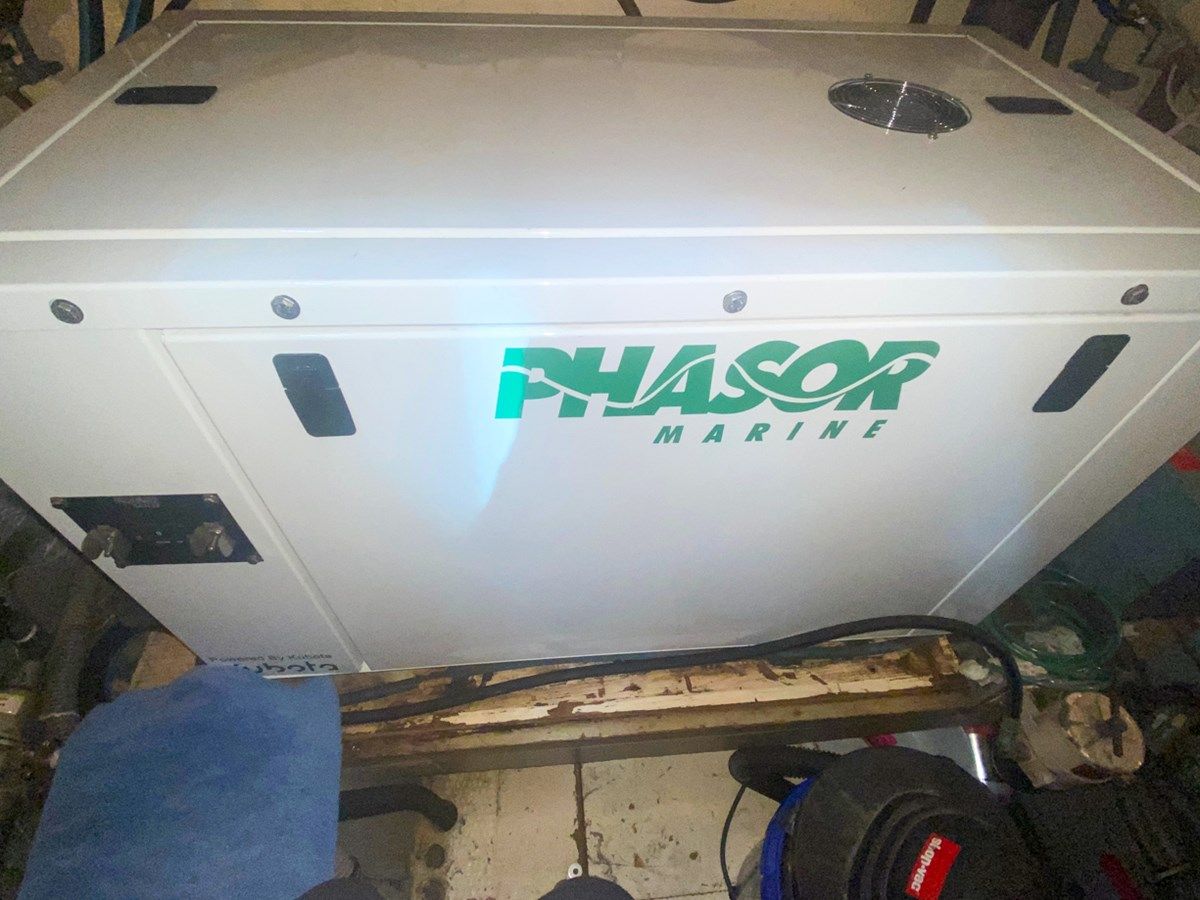 best yacht sales deals SUNSET GRILLE 62 Cockpit Motor Yacht